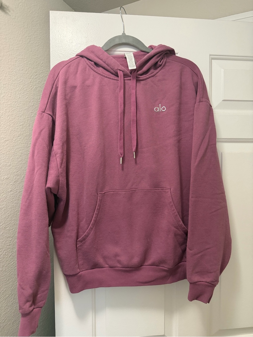 Alo Accolade hoodie M. Soft mulberry limited color.